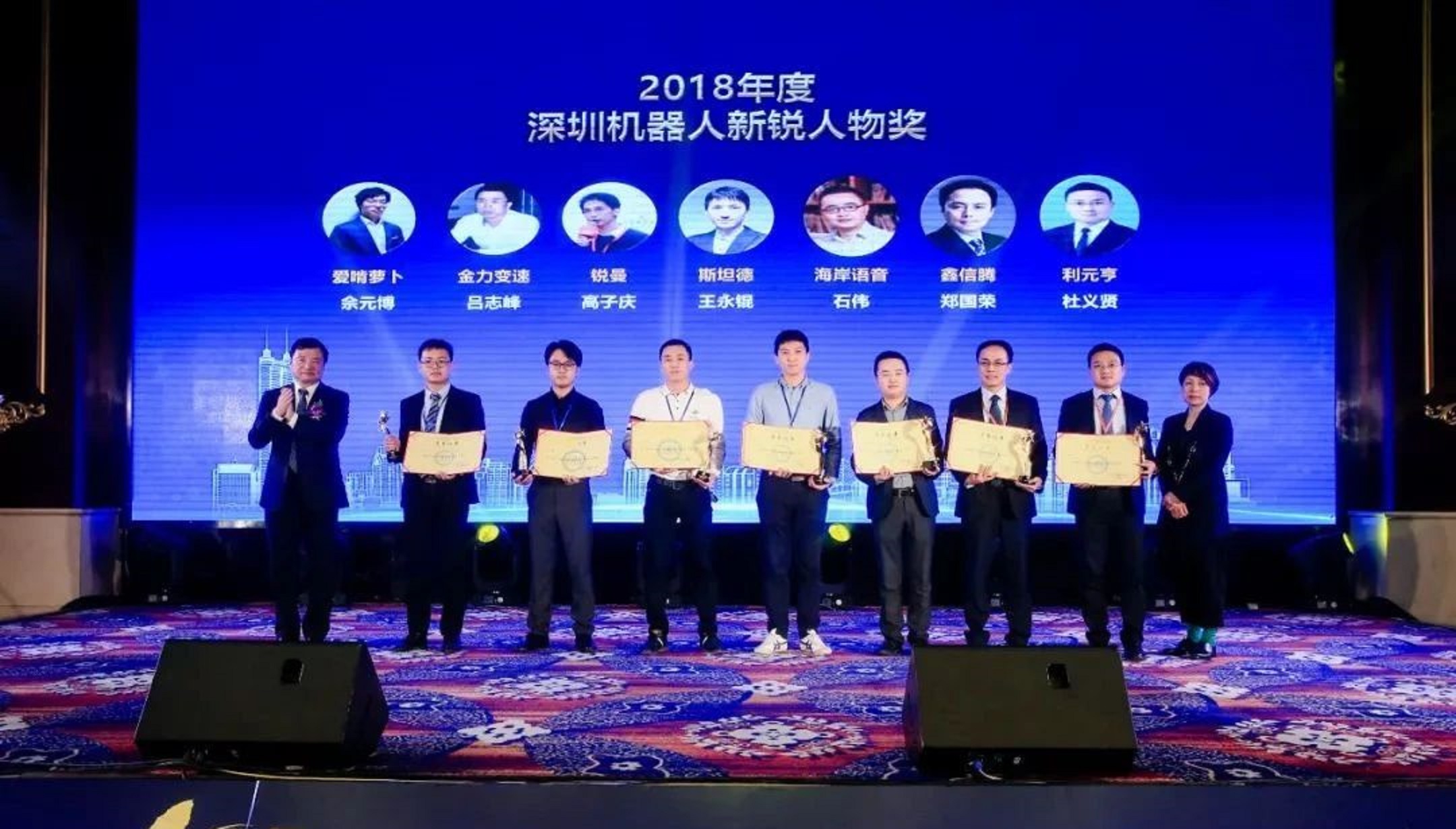 收租小伙创业机器人,小伙父子做机器人赚百万