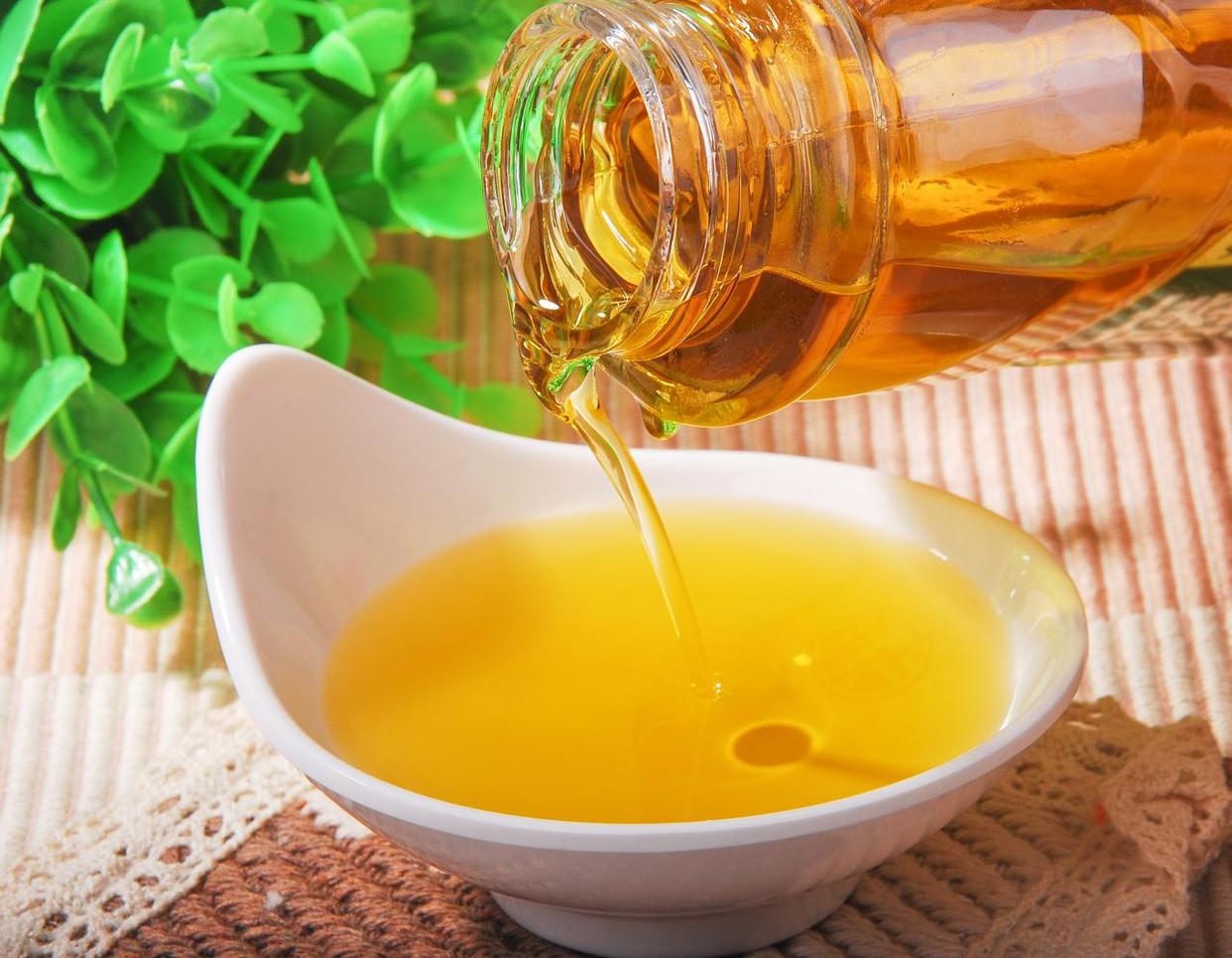 大豆油少吃还是花生油少吃,大豆油玉米油为什么要少吃