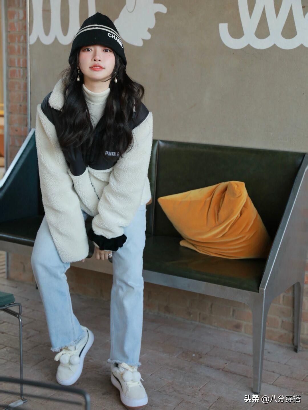 今年最火的羊羔绒外套,羊羔绒外套冬季温柔系穿搭