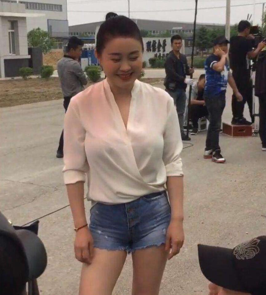 赵本山化妆师关婷娜,关婷娜从化妆师到演员的逆袭路