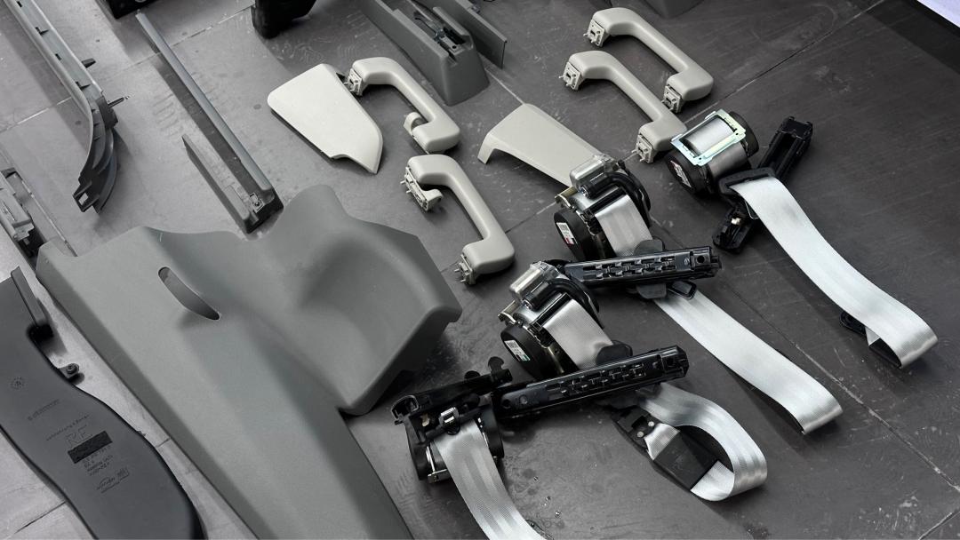 奥迪q7报废厂,老款奥迪q7出车祸