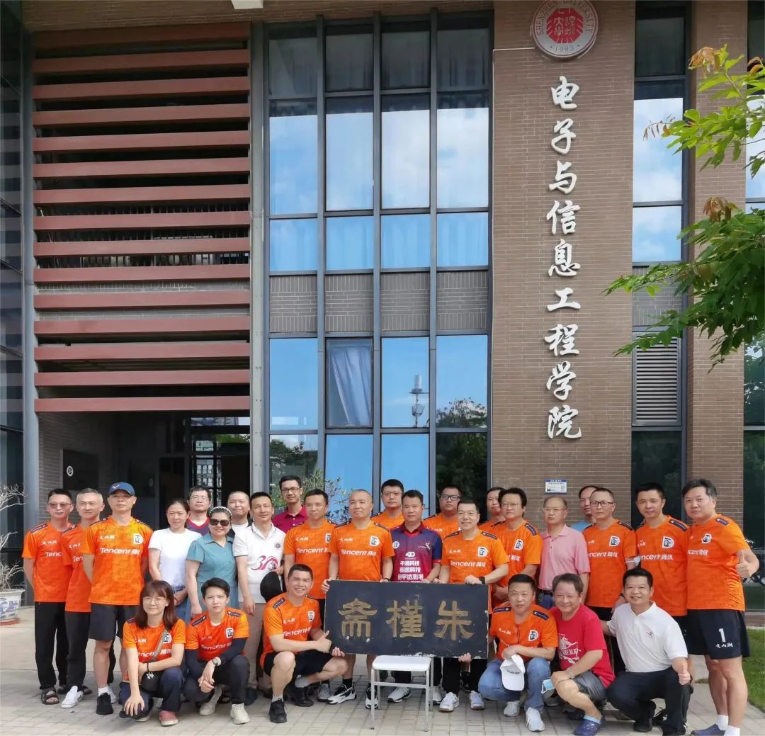 踢足球的学长,踢足球印象深刻的同学