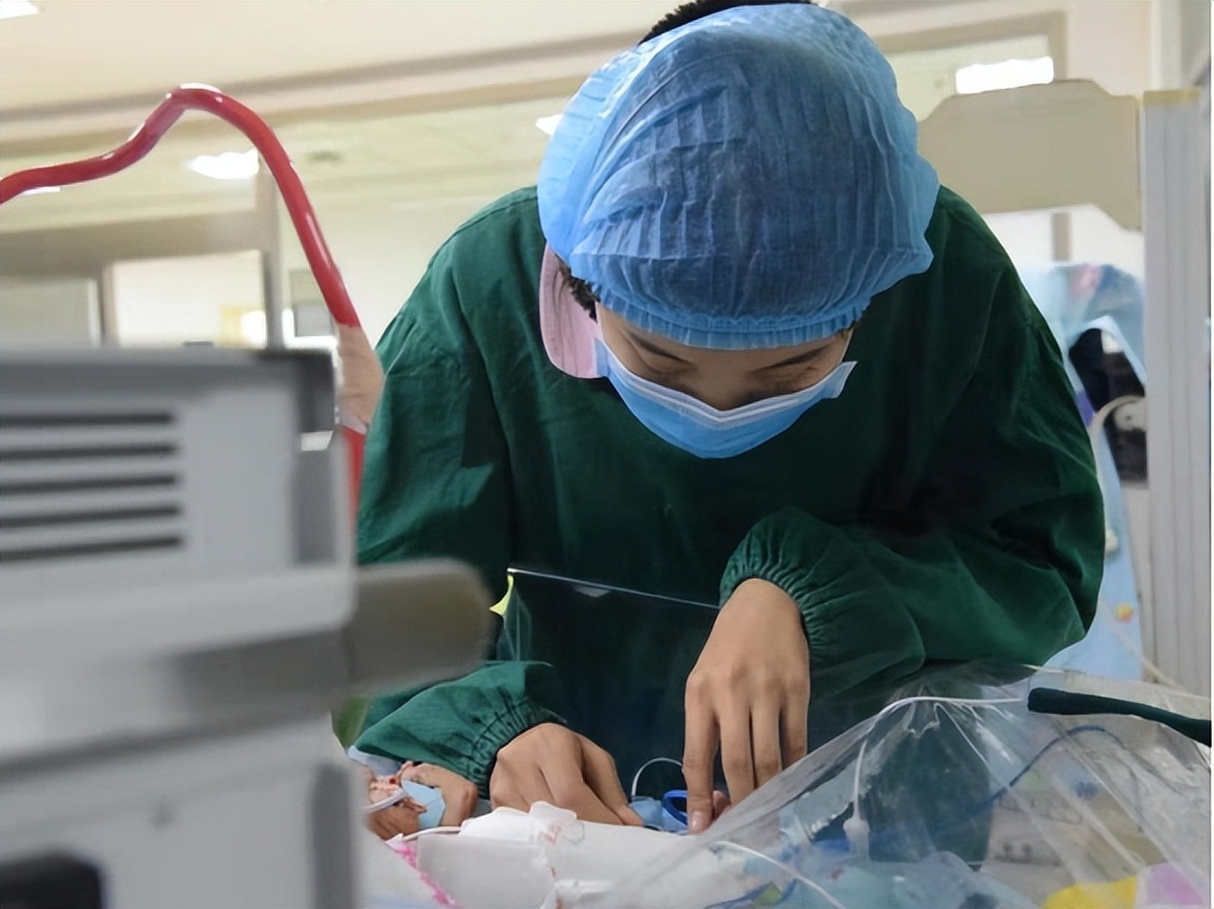 家庭式护理新生儿早产儿,了解早产儿的家庭延续护理