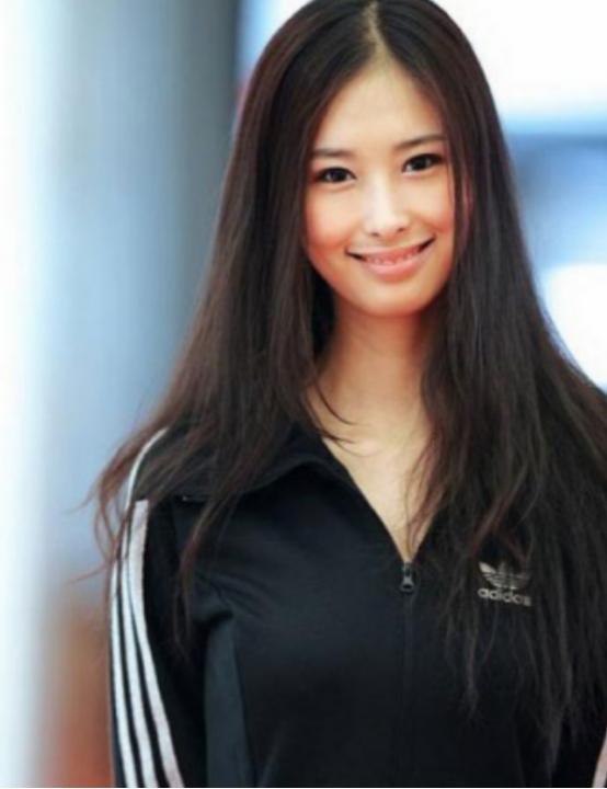 翟凌曾被誉为第一车模,车模翟凌事件