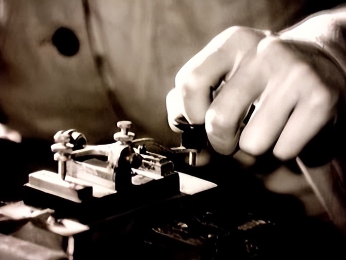 苏联专家给公安上课，突然被捕，局长笑言：老韩，我找你好苦