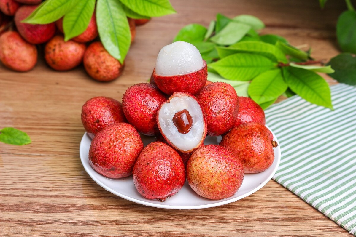 夏季，这5种水果建议多吃，清润润肠防暑热，神清气爽度夏天