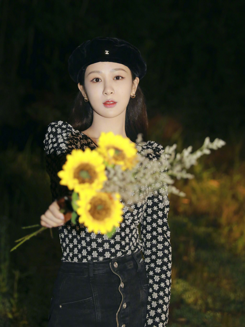 杨紫写真实力撩汉,杨紫暗黑女团风