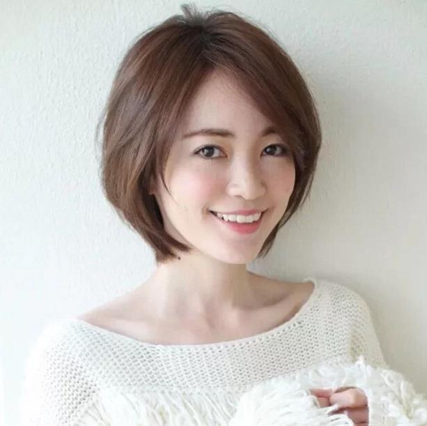 中年圆脸妇女短发最佳发型,中年短发大圆脸烫什么发型