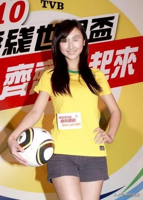 看世界杯拍照女生,世界杯看球赛美女