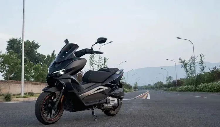 250-300cc踏板哪款尺寸最小,250cc以下性能最好的踏板