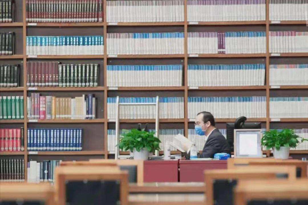 图书管理员真实收入,曾经月入百万现在做图书管理员