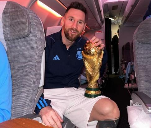 卡塔尔世界杯梅西夺冠瞬间,卡塔尔世界杯梅西封神之路