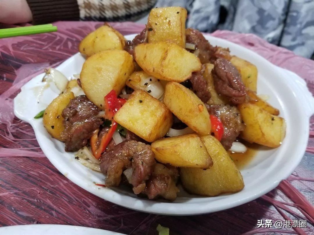 一家店铺宣布关门整条街,一家店突然停业了