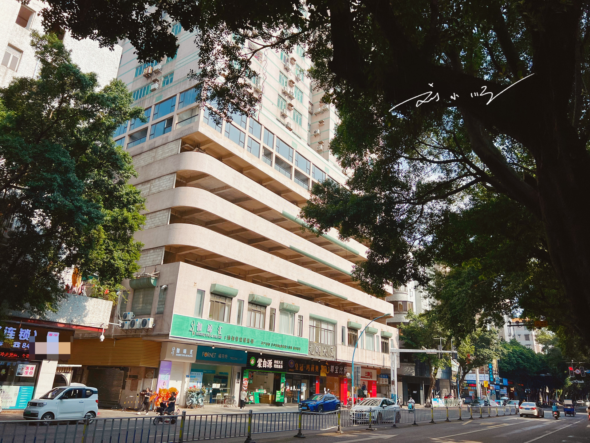 实拍广州市番禺区市桥街道，据说以前这里很繁华，现在却有些萧条