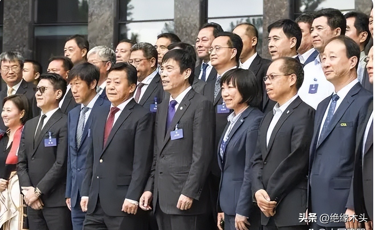 中国足球，从主教练抓起，从主席抓起，却有一个部门聋子耳朵摆设