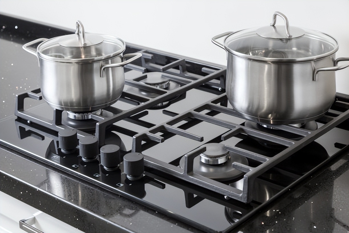 搬新家要不要燃气灶开火,搬新家父母给买锅碗瓢盆吗