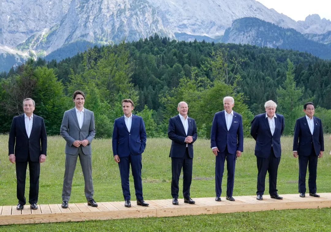 男人衬衫系几粒扣，暴露是什么性格的人…