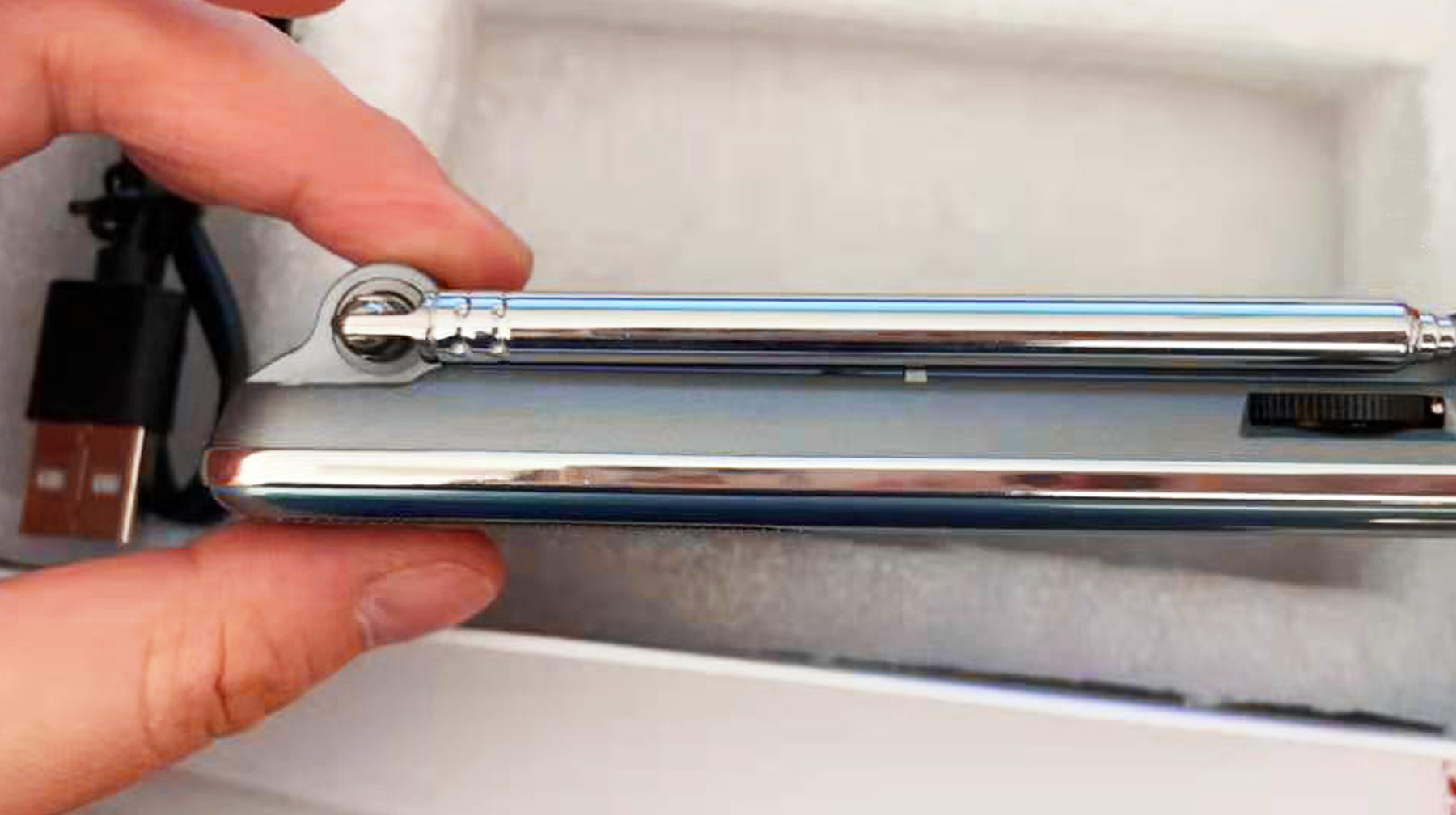 超薄机身车载收音机,铝合金超薄收音机