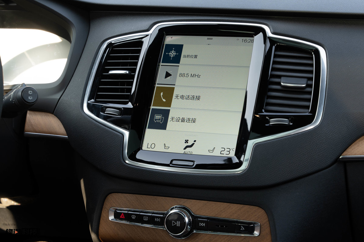 全新沃尔沃xc90陆地坦克硬派越野,沃尔沃斯堪尼亚越野车