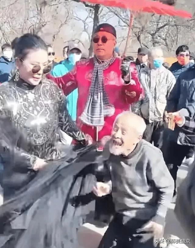 沈阳劳动公园曝光不文明行为,城管整治沈阳劳动公园