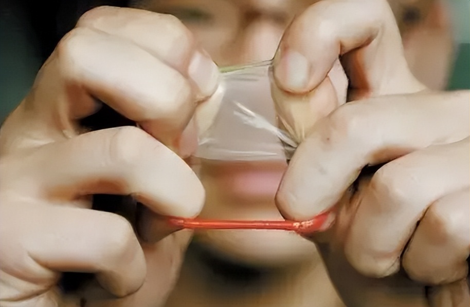 情侣酒店的避孕套究竟能不能用？用了会出啥事？