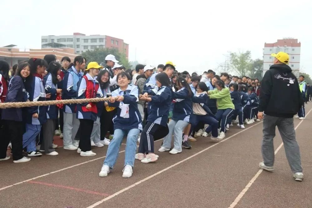 李中学子多矫健运动场上展英姿—李渡中学第四十届田径运动会纪实