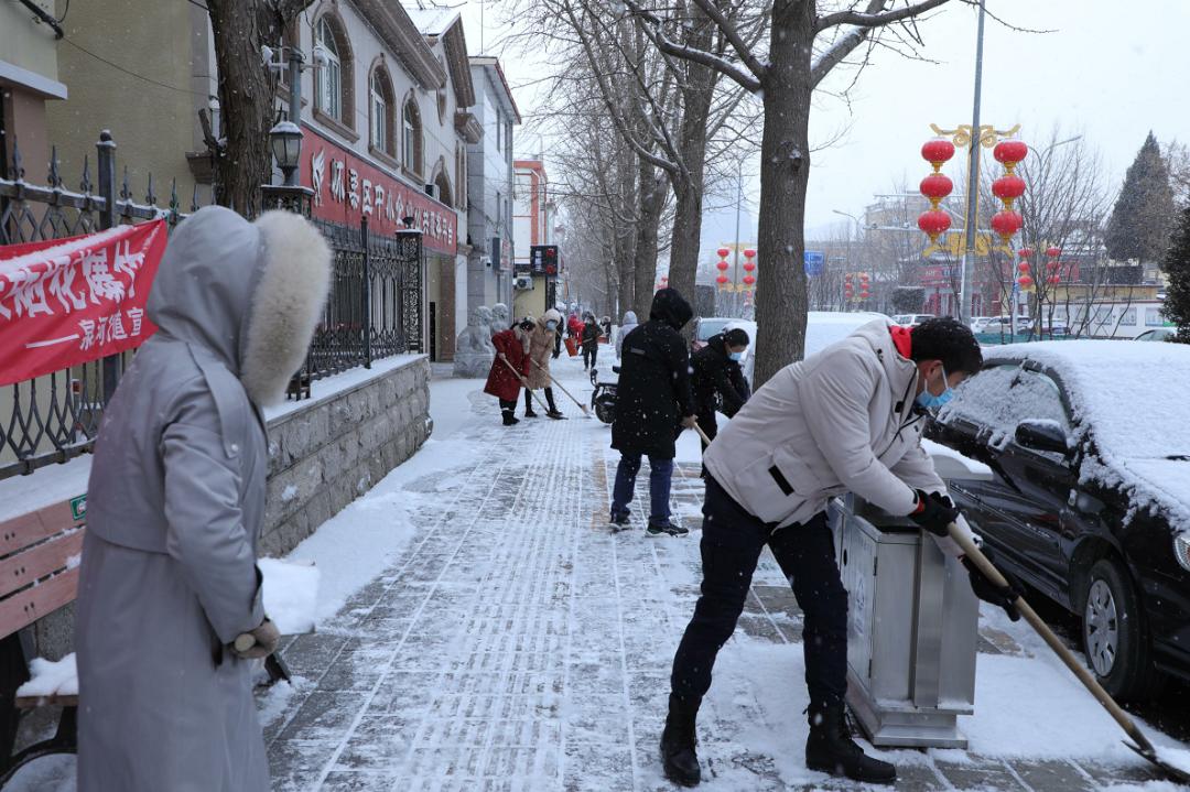 铲冰除雪青年文明号在行动,铲冰除雪鏖战特大桥