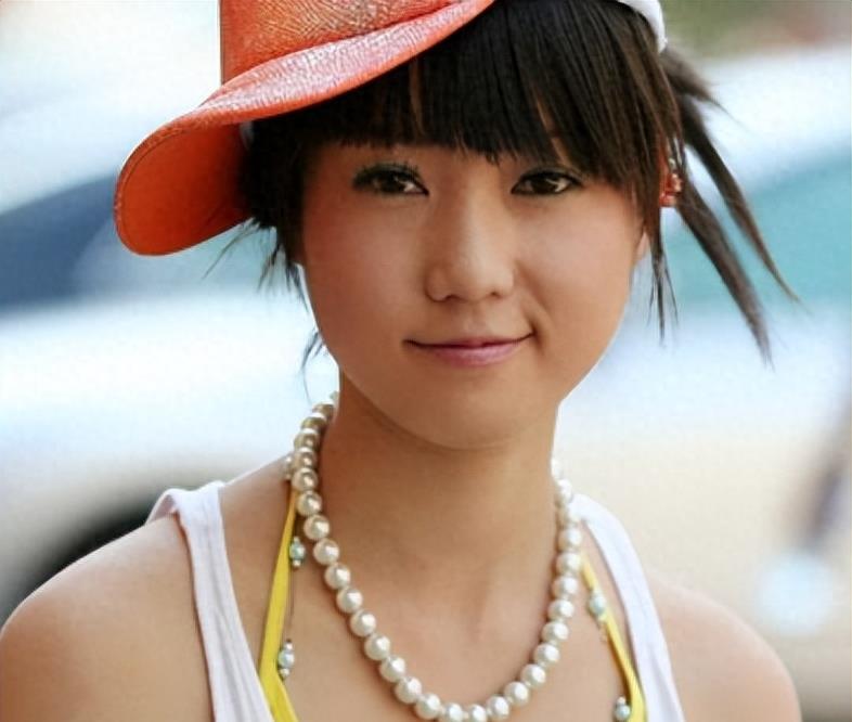 “网红模特”*筱雨张**,出道一年拍21套人体写真,现38岁仍单身未婚