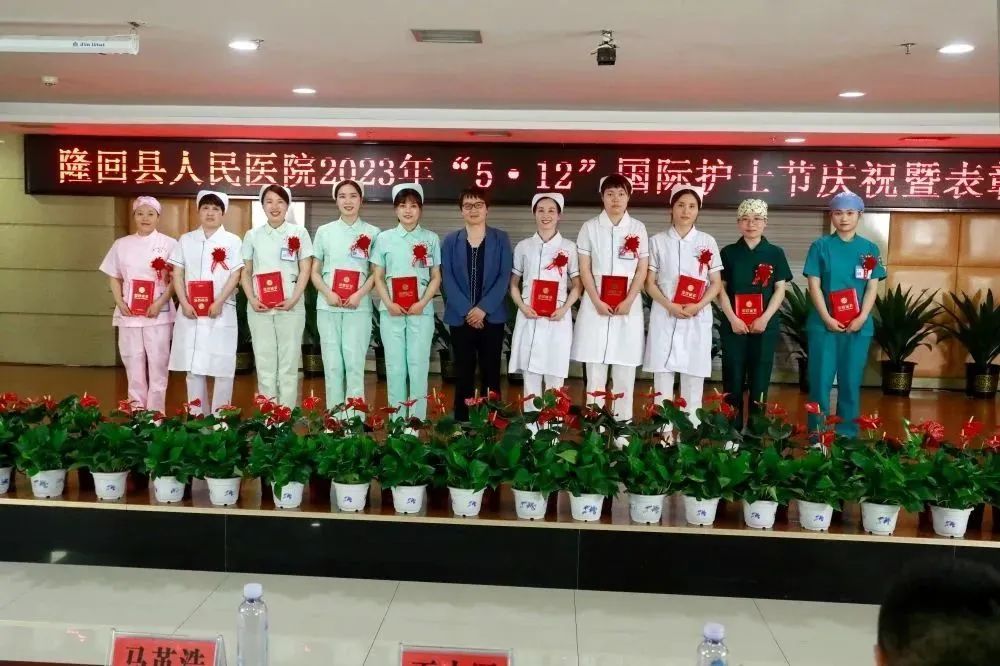 发展护士队伍改善护理服务演讲稿,发展护士队伍改善护理服务黑板报