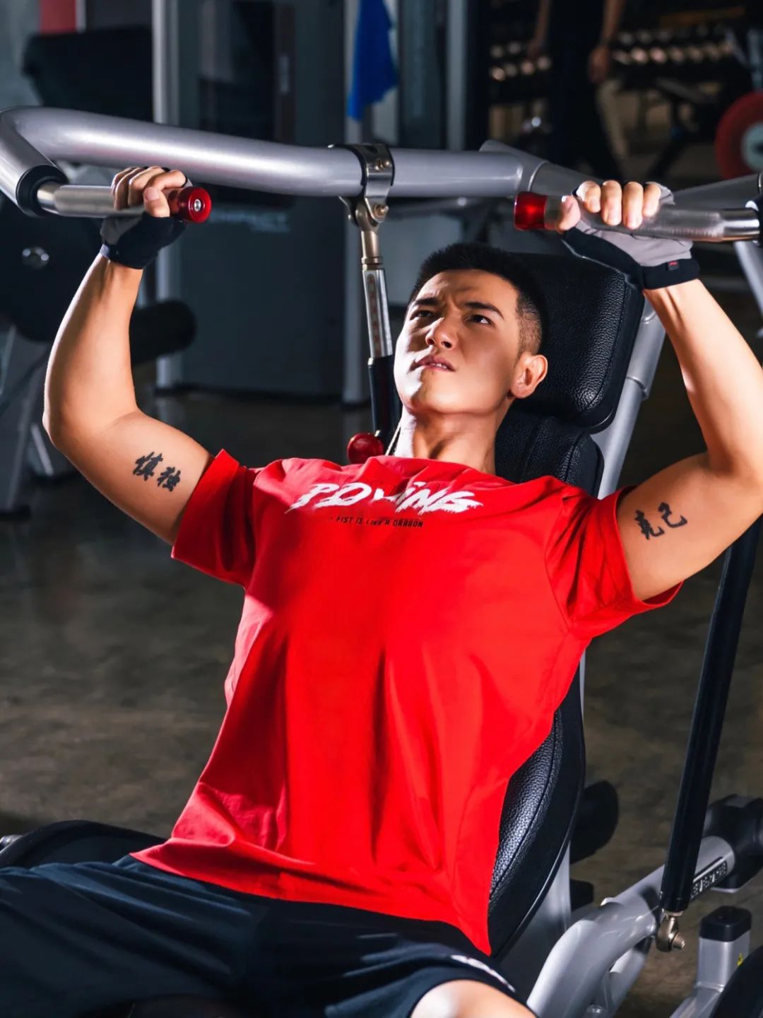 小麦色体育生腹肌,小麦色的肌肉