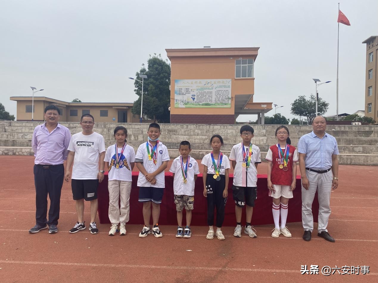 小学校园足球联赛开赛报道,中小学生校园足球联赛完美收官