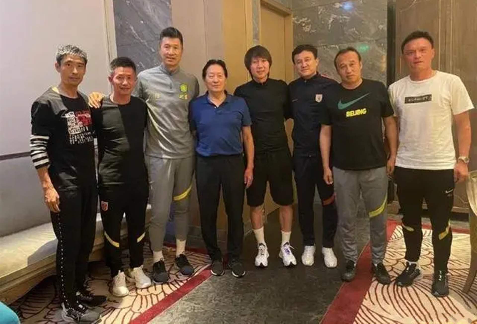 中国足球又出幺蛾子！足协陈戌源开地震级罚单，6人被永久禁赛！