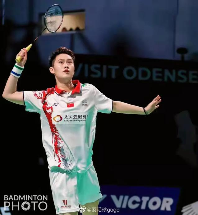 上课时学化妆,上课学化妆