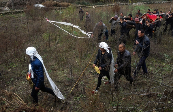 陕西老人去世跳舞的视频,陕西老人病逝
