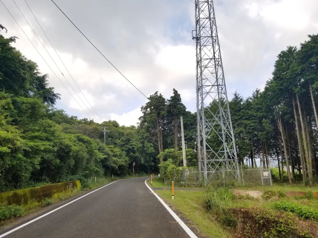 绌峰皬浼欑殑绁炴搷浣滄暣鎳典簡鍦ㄥ満鐨勪汉,绌峰睂涓濈鎿嶄綔
