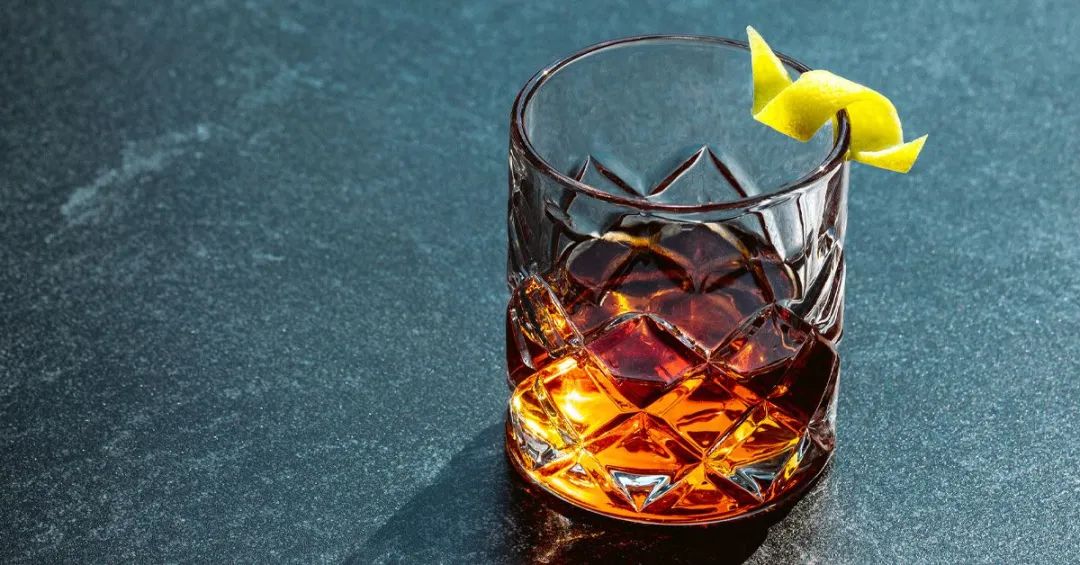 点一杯鸡尾酒喝一口就走,点一杯mojito