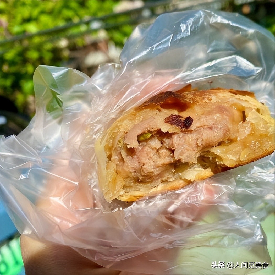 80后小夫妻摆摊卖饼,月入一万元勤劳夫妻摆摊卖饼