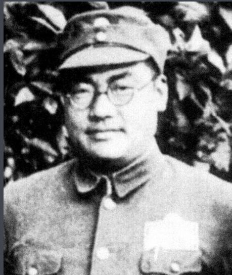 红军进攻被联络员叫停，团长大骂：他是叛徒