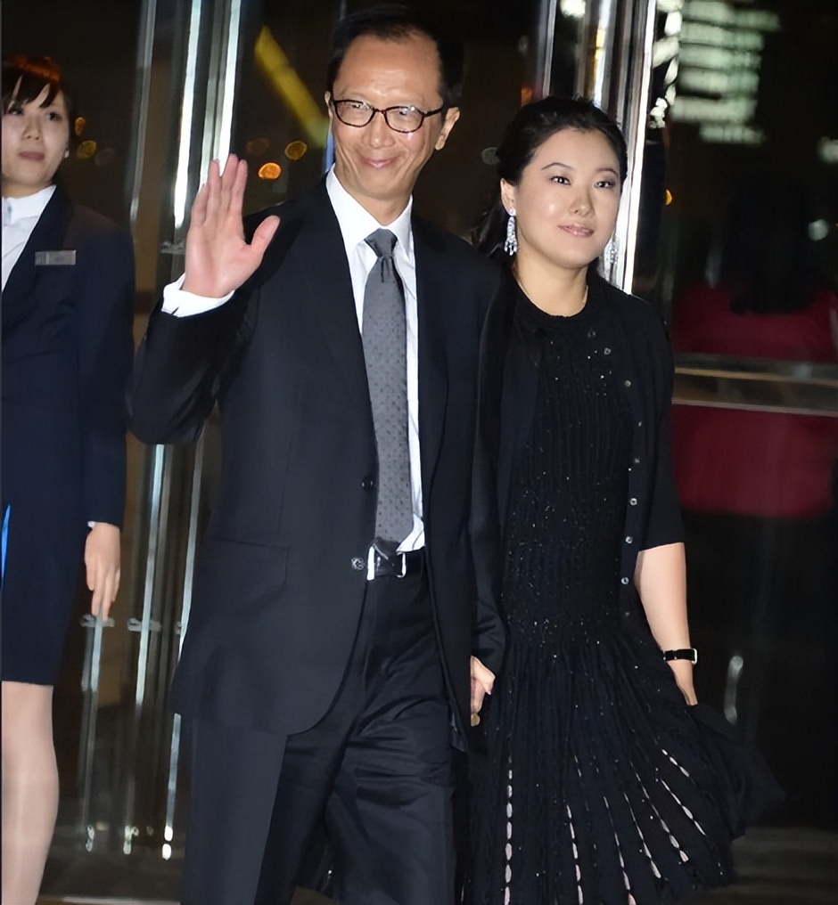 梁锦松娶小26岁伏明霞,梁锦松娶伏明霞时年龄