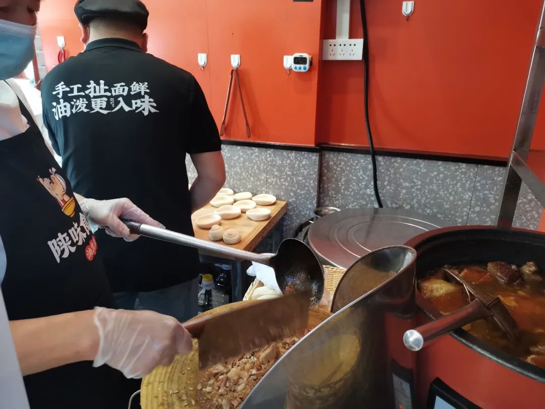 北京面馆油泼面,一碗不正宗的油泼面