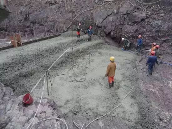 混凝土生产当中如何控制用水量,如何控制水下混凝土灌注