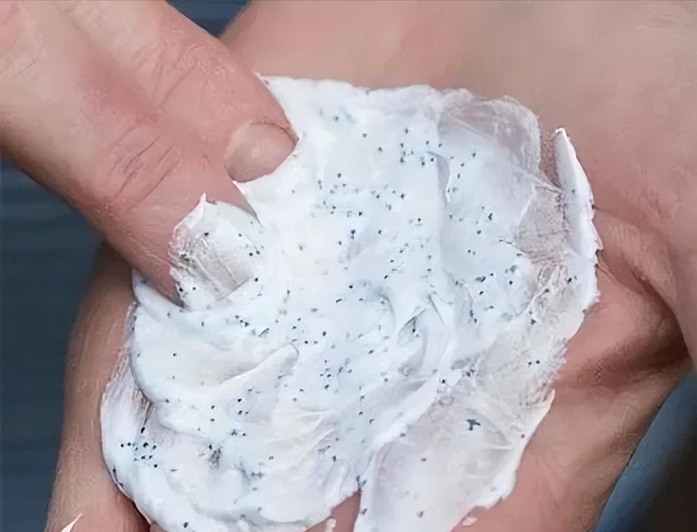 脸泛红是洗面奶的原因吗,为什么用完洗面奶脸会变白