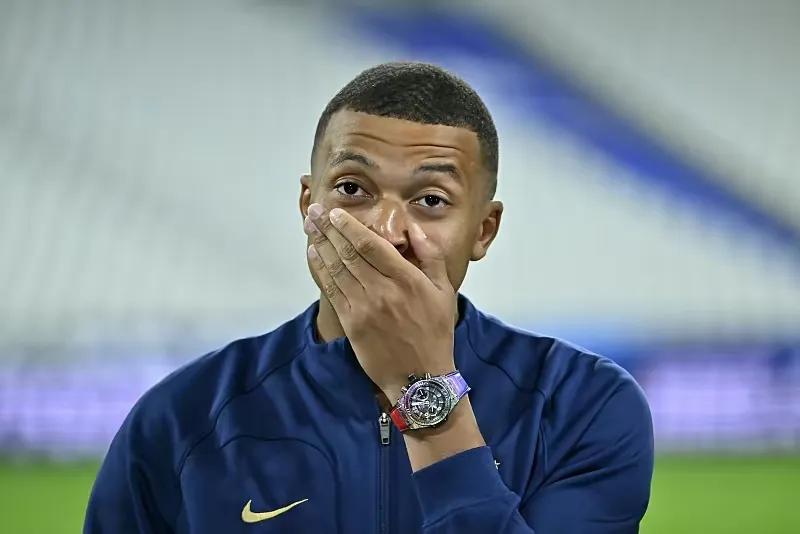 梅西足坛最高身价,梅西年薪和nba球星对比