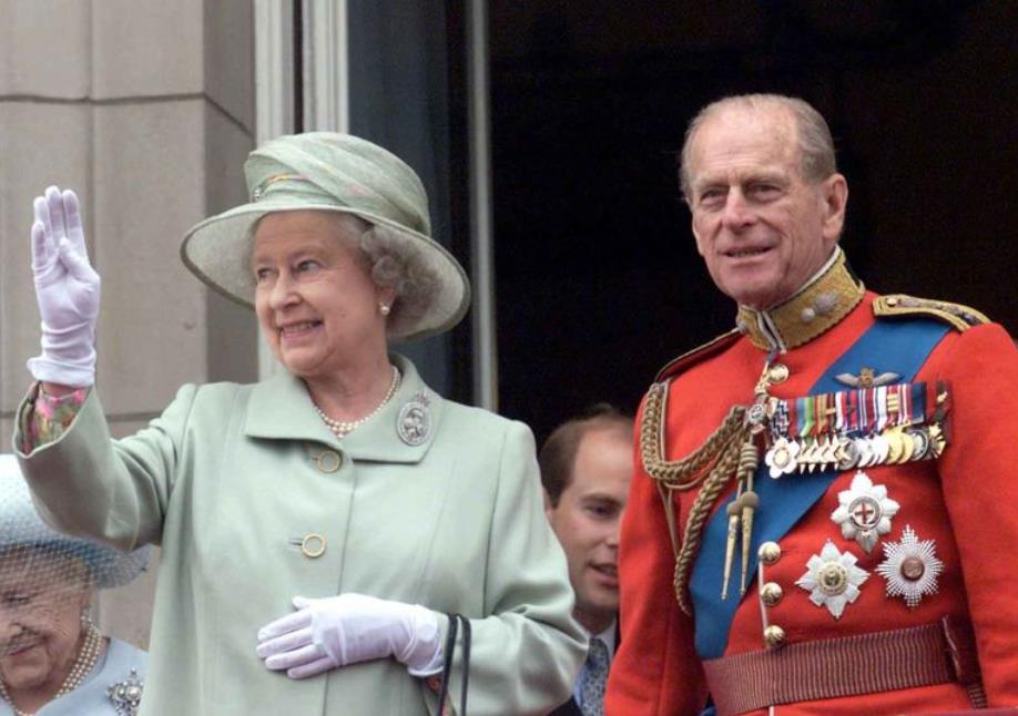 九十六张照片回顾英国女王的一生 (96张图看完英国女王的一生)