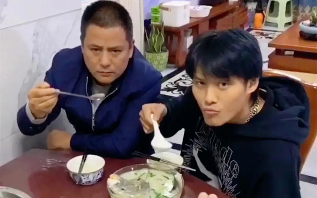 合肥小杨哥爸爸事件视频,小杨哥他爸事件视频