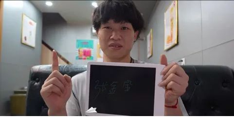 3000多聋人，在她的直播间找到了工作