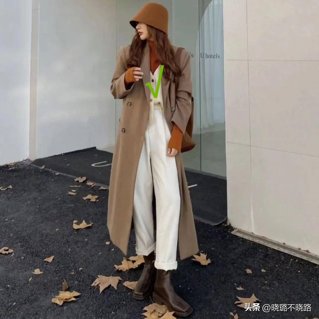 高领衫怎么搭配外套更好看,风衣半高领针织衫搭配