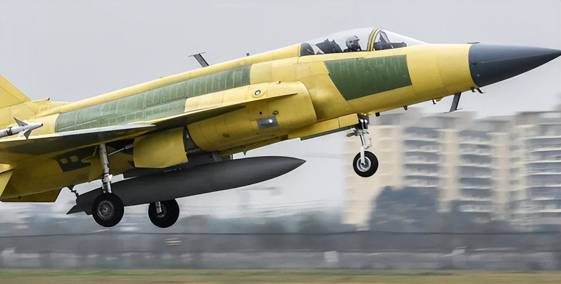 印度面临压力,巴基斯坦枭龙战斗机和印度对比