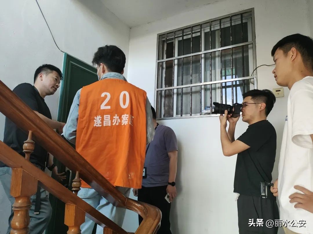 门锁完好无损家里被盗,家中被盗门锁无损