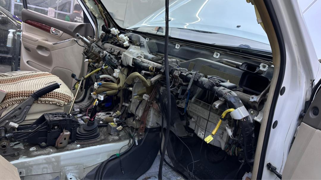 03年丰田霸道全车翻新多少钱,2004款丰田霸道拆车视频